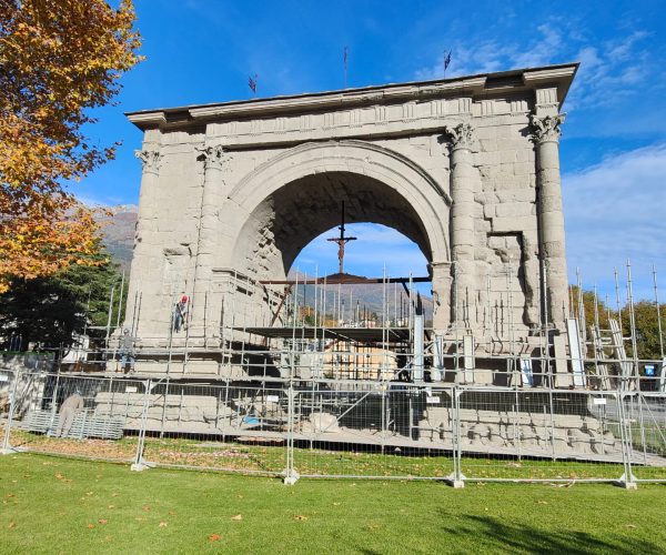 Arco d'Agusto senza ponteggi