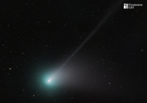 Astrofoto del mese – Marzo 2026 La cometa C/2022 E3 (ZTF) ripresa l’11 febbraio 2023 da Porliod, frazione montana del Comune di Nus poco sopra l’Osservatorio Astronomico della Regione Autonoma Valle d’Aosta e il Planetario di Lignan. Credit: cortesia Riccardo Civati per la Fondazione Clément Fillietroz.