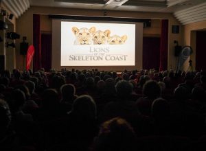 Il pubblico del Gran Paradiso Film Festival durante "Lions of the Skeleton Coast "