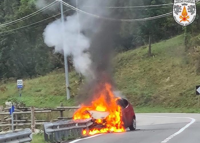 Auto incendio Gressoney