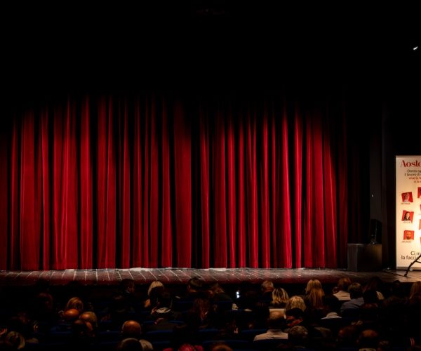 Avanti il prossimo à AostaSera - teatro - sipario