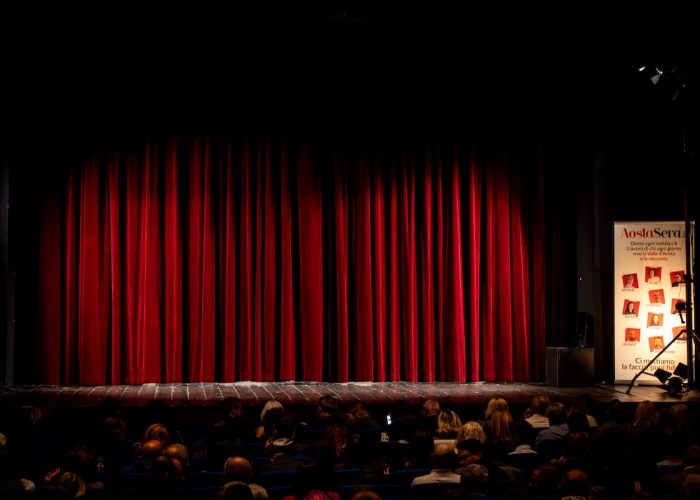 Avanti il prossimo à AostaSera - teatro - sipario