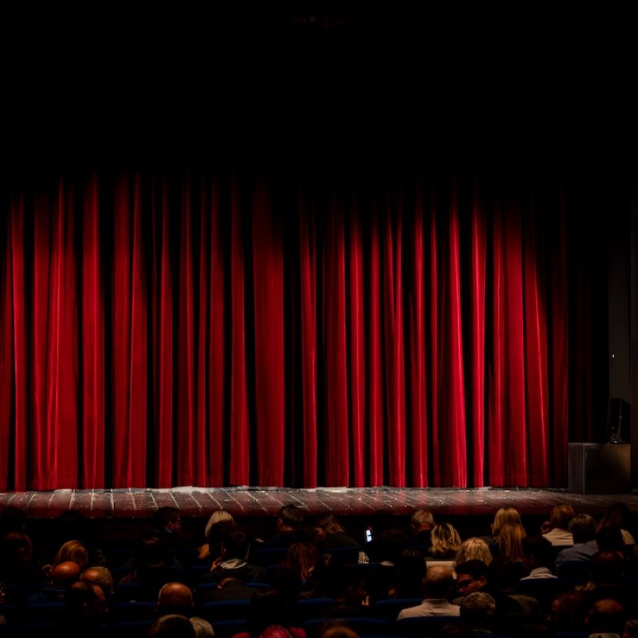 Avanti il prossimo à AostaSera - teatro - sipario