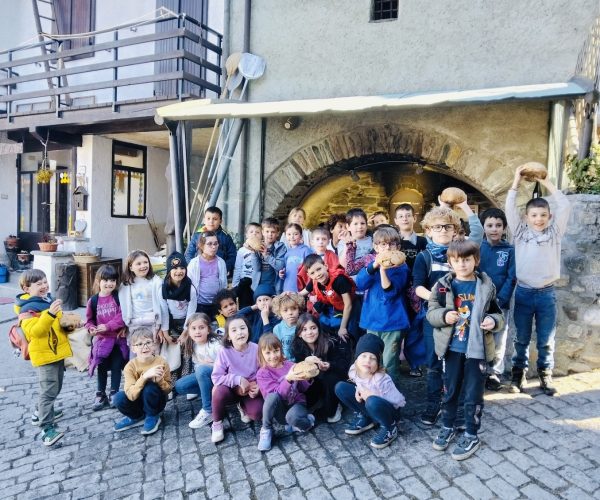 Bambini scuole Charvensod forno comunale