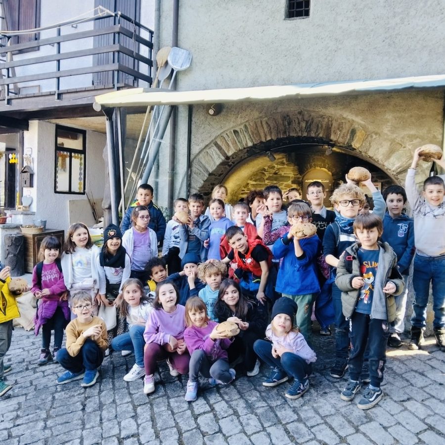 Bambini scuole Charvensod forno comunale