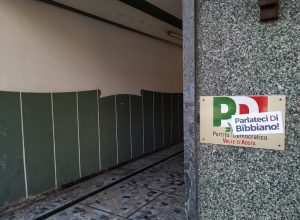 I manifesti affissi.