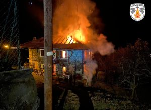 Brucia un edificio a Challand Saint Victor