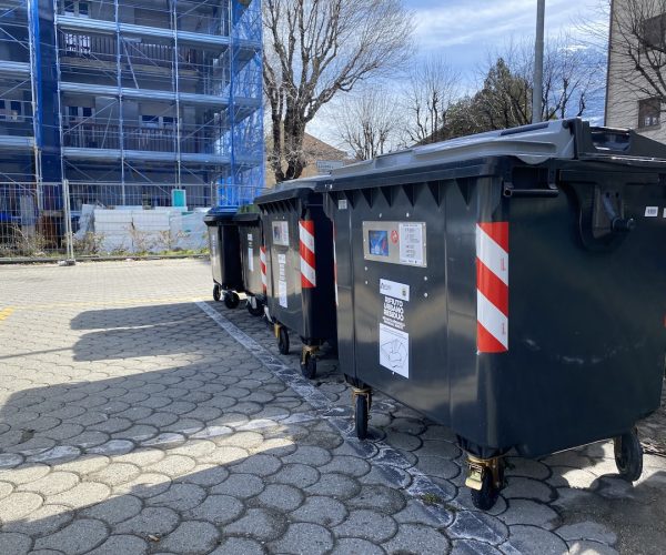 Cassonetti bidoni rifiuti
