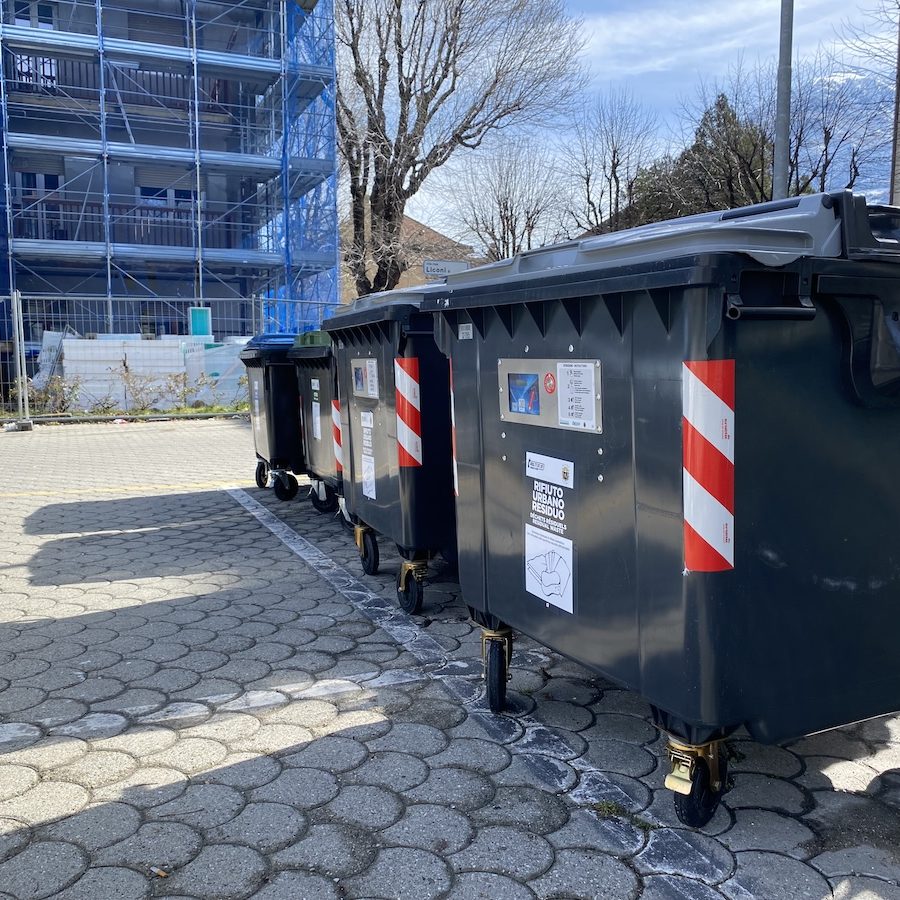 Cassonetti bidoni rifiuti