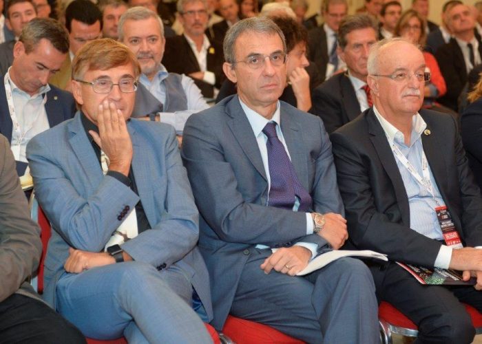 da sinistra il Presidente di Federparchi Giampiero Sammuri, il Ministro dell'Ambiente Sergio Costa ed il Presidente del Parco Italo Cerise