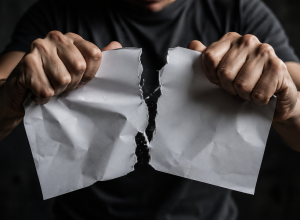 foglio spezzato - immagine generata dall'AI