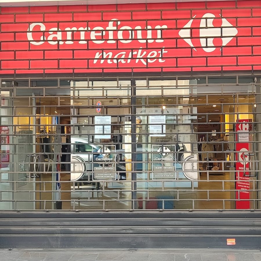 Chiusura Carrefour Corso Battaglione Aosta