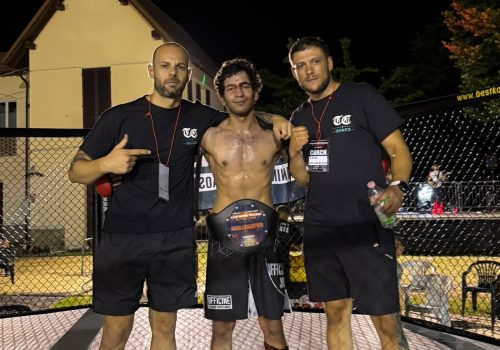 Cintura di Rami Ghrairi a sinistra Andrea Ladu e sulla destra Emanuele Zardo