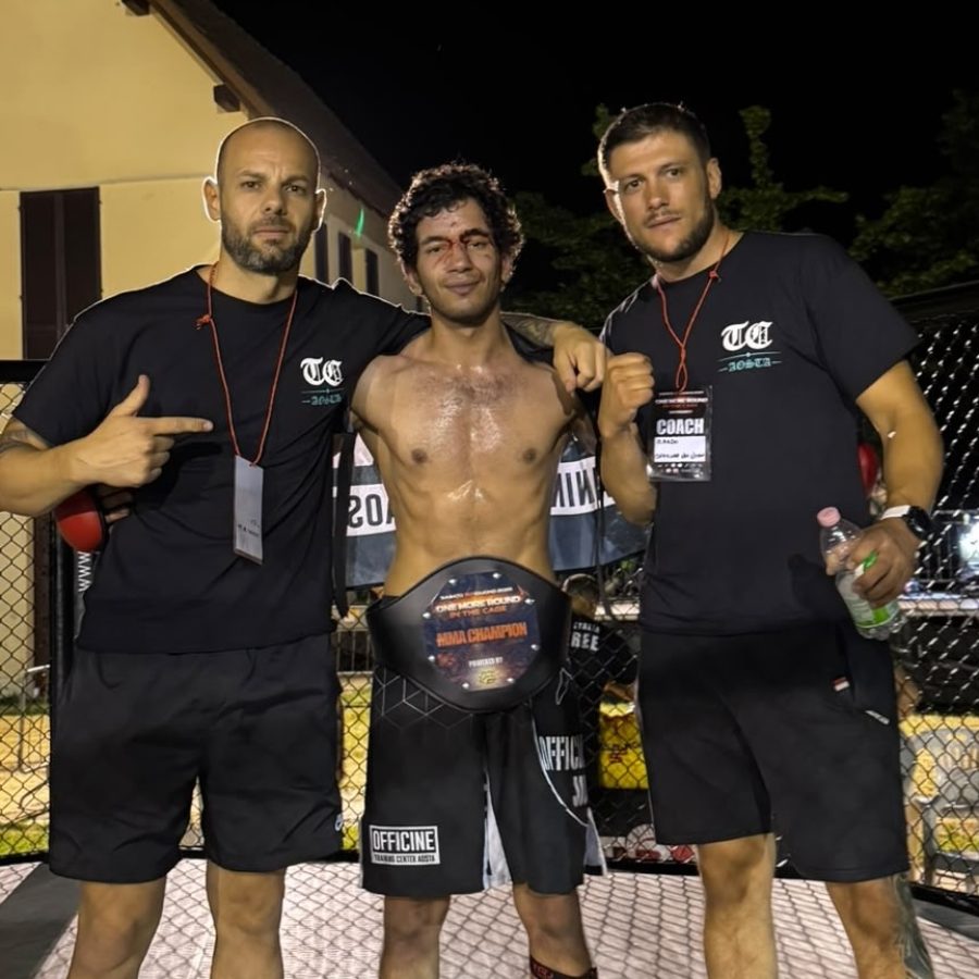 Cintura di Rami Ghrairi a sinistra Andrea Ladu e sulla destra Emanuele Zardo