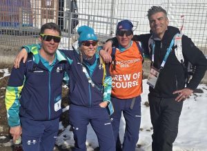 Claudia Abram con Paolo Mei e i due volontari di Cogne Cavagnet e Clos