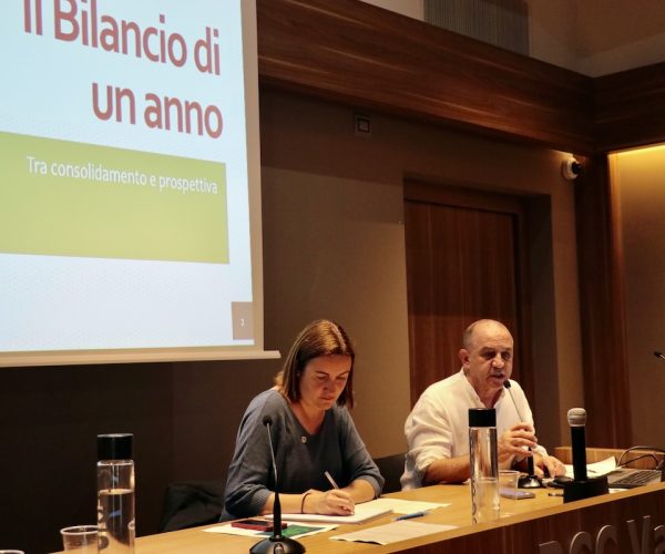 Claudio Latino ed Eleonora Rocco durante l'assemblea del Csv