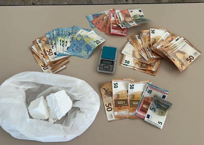 Cocaina e soldi sequestrati alla enne