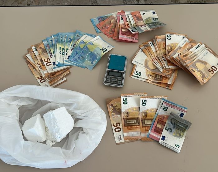 Cocaina e soldi sequestrati alla enne