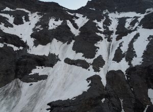 Le "chiazze" di neve sul Combin de Valsorey.