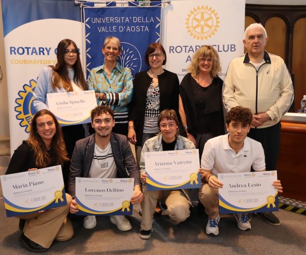 La consegna delle borse di studio del Rotary all'UniVdA