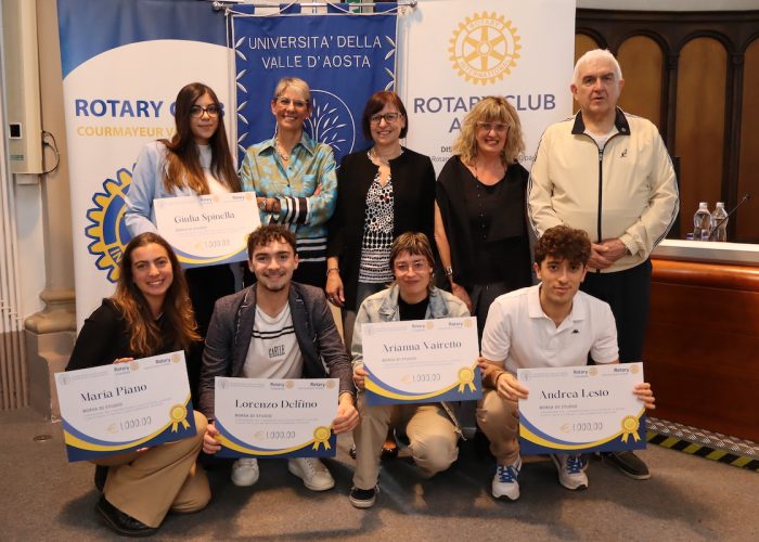 La consegna delle borse di studio del Rotary all'UniVdA