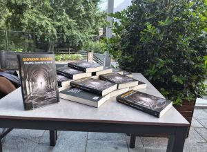 Copie del romanzo Finché durerà la terra di Giovanni Grasso