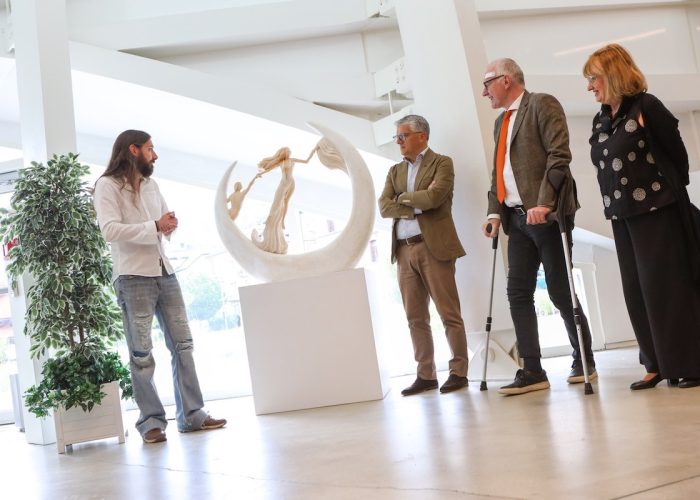La scultura di Fabio Cornaz donata all'Università della Valle d'Aosta