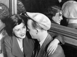 Couple au bal des Quatre Saisons rue de Lappe Photo Estate Brassaï Succession Philippe Ribeyrolles