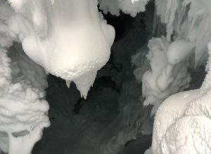 Uno dei crepacci esplorati durante le ricerche di ieri.