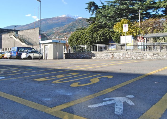 I quattro stalli per bus turistici in piazza Mazzini