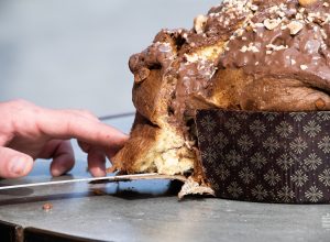 Il nuovo panettone "nocciolato con crema di gianduia