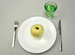 Dossier piatto con mela