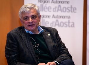 L'Assessore all'istruzione, università, politiche giovanili, affari europei e partecipate Luciano caveri