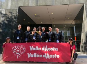 Le otto ballerine dell'École di Ellada Mex allo Youth American Grand Prix
