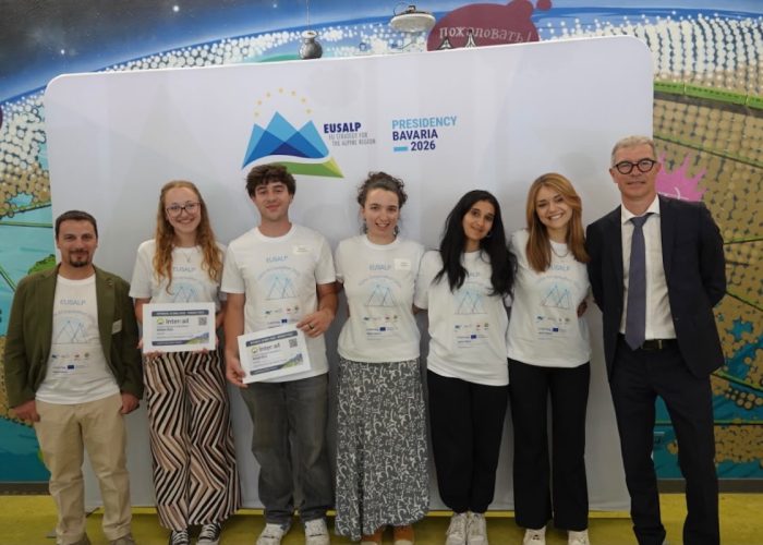 EUSALP Alpine AI Hackathon studenti UniVdA Elisa Giudici Martino Dalla Fontana Arianna Calandra Salma Zinedine Elena Maione da sx a dx
