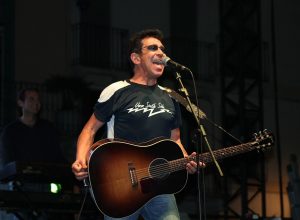 Edoardo Bennato in concerto nel 2013.