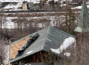 Entrèves, il tetto della chiesa divelto dal vento - foto di Paolo Picchiottino