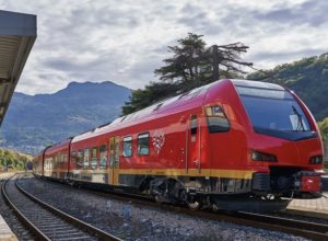 Il treno bimodale della linea Aosta-Torino