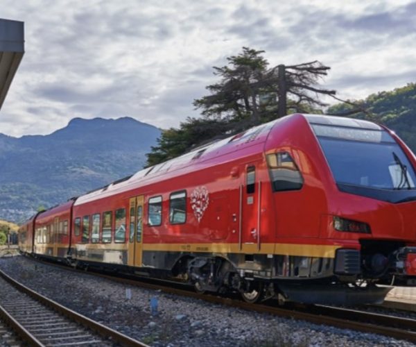 Il treno bimodale della linea Aosta-Torino