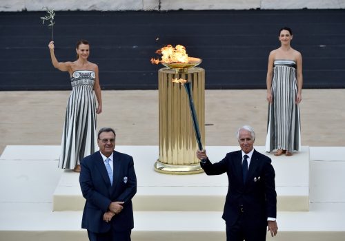 Fiamma Olimpica Malagò foto Milano Cortina