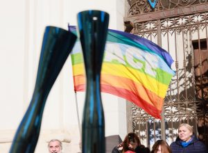 Fiamma Olimpica pace foto Milano Cortina