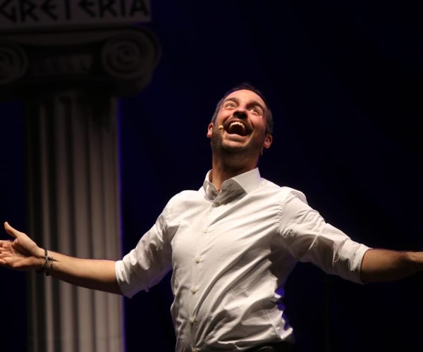 Filippo Caccamo porta in scena Le filippiche