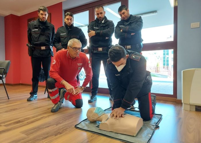 Formazione Carabinieri defibrillatore
