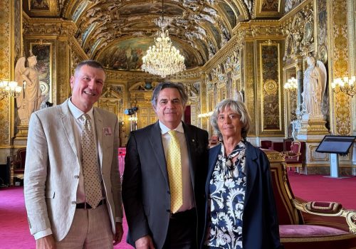 Da sx Agostino Pesce, direttore della Camera di Commercio Italiana della Costa Azzurra, Roberto Rota, Sindaco di Courmayeur e Patrizia Dalmasso Presidente Camera di Commercio Italiana della Costa Azzurra.