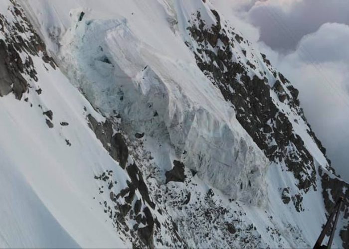 Una foto del punto del ghiacciaio interessato (L.R CNRS / O.V La Chamoniarde).