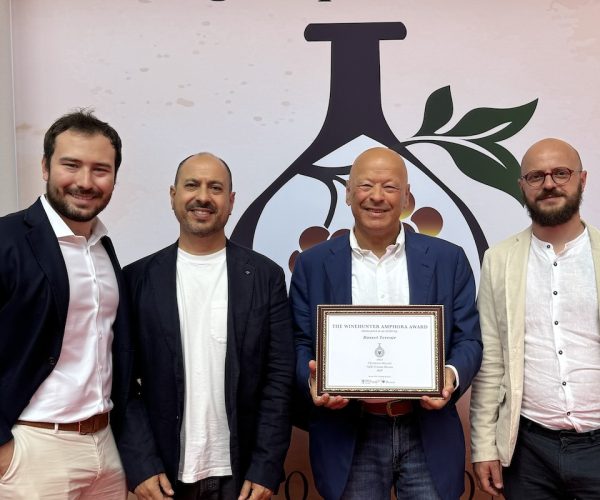 Il Platinum Award ritirato da Rosset Terroir all'Amphora Revolution