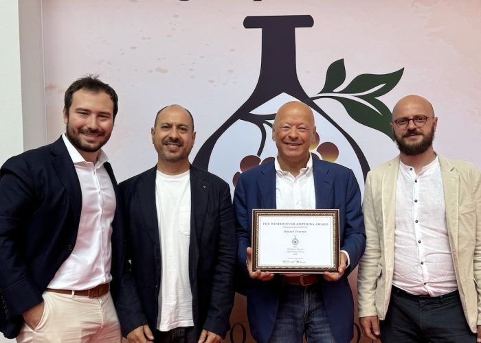 Il Platinum Award ritirato da Rosset Terroir all'Amphora Revolution