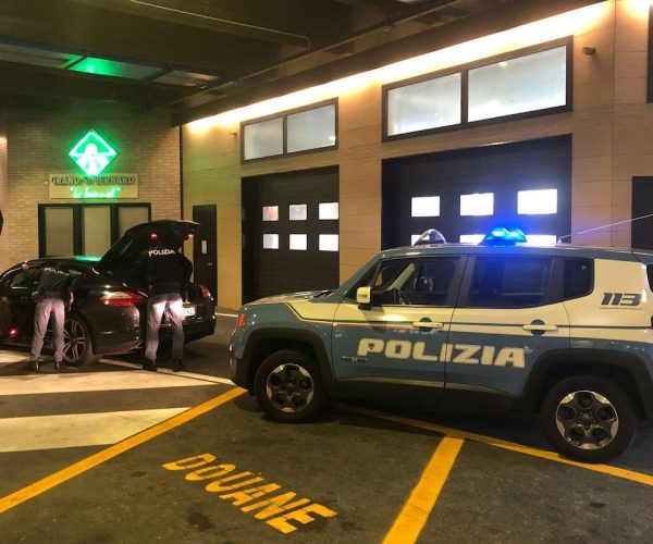 La Porsche rubata fermata al Traforo del Gran San Bernardo