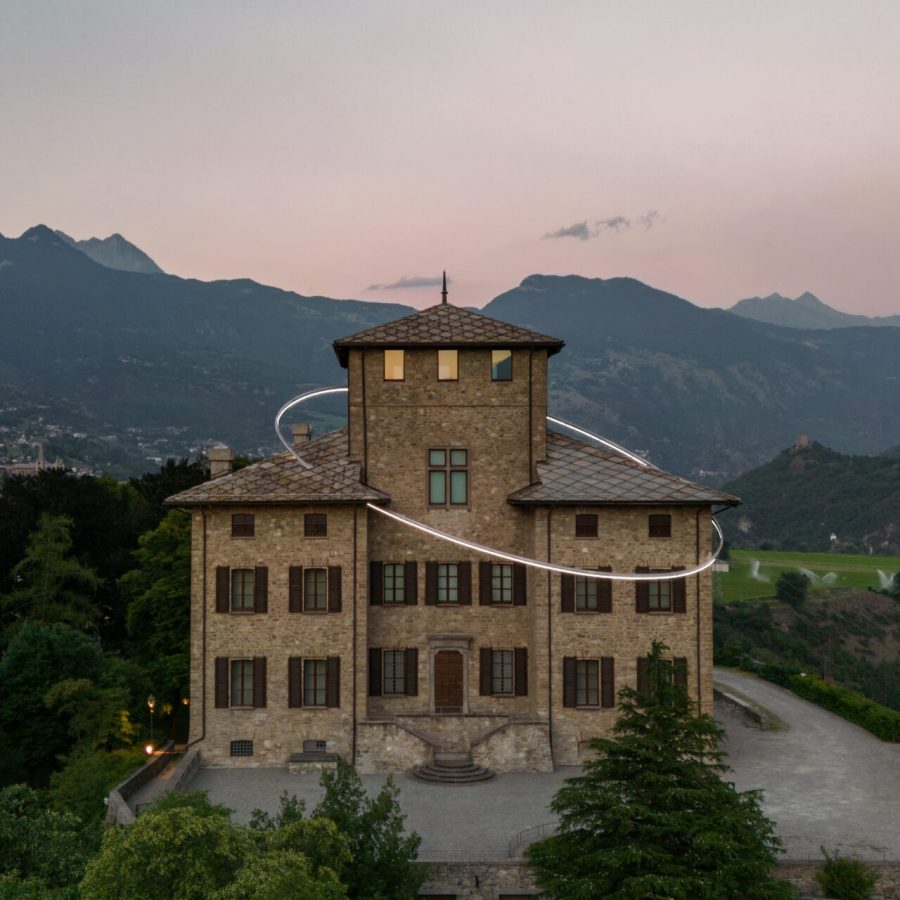 Foto accensione Orbita di Massimo Uberti al Castello Gamba