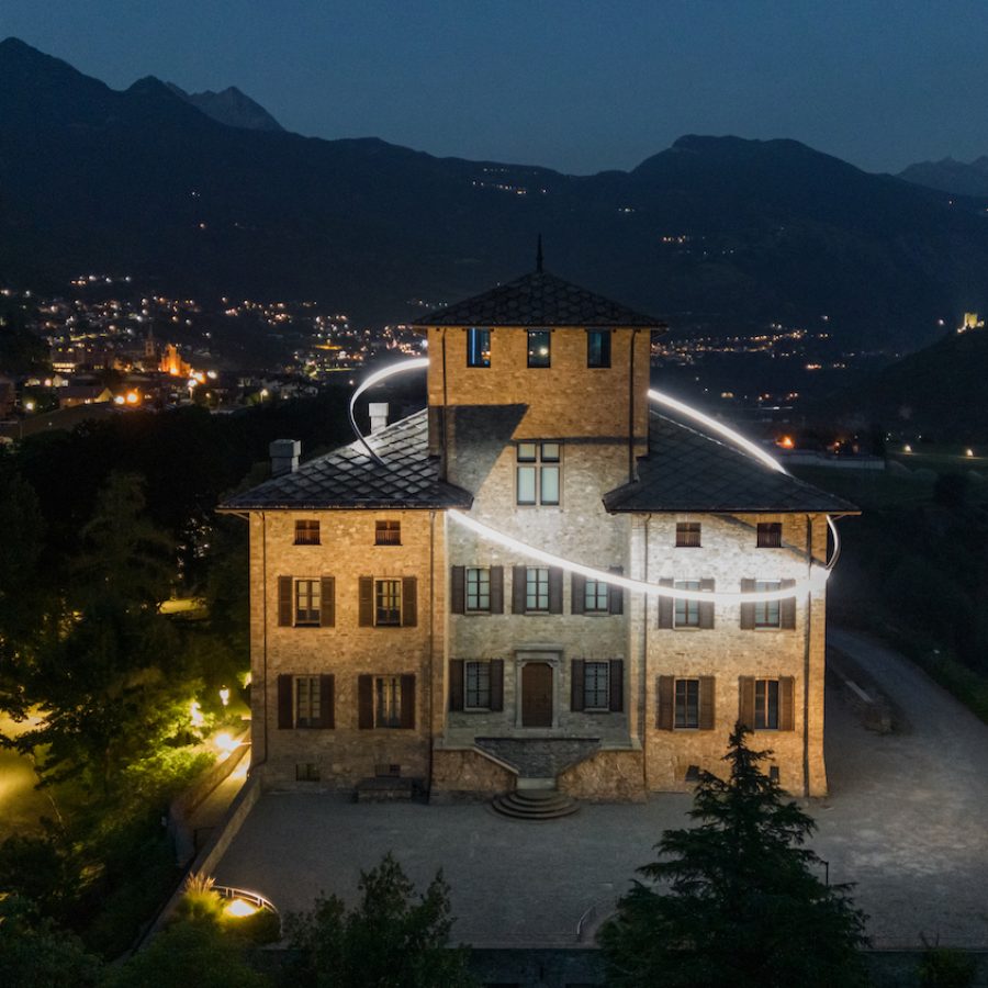 Foto accensione Orbita di Massimo Uberti al Castello Gamba